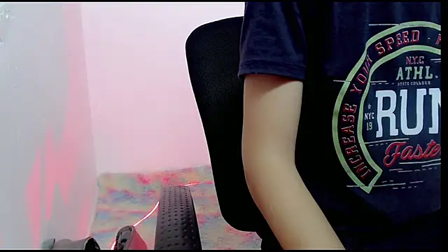 Snapshot of Alexxx_lov chatting on 02.21.25 Alexxx lov online show from 02.21.25