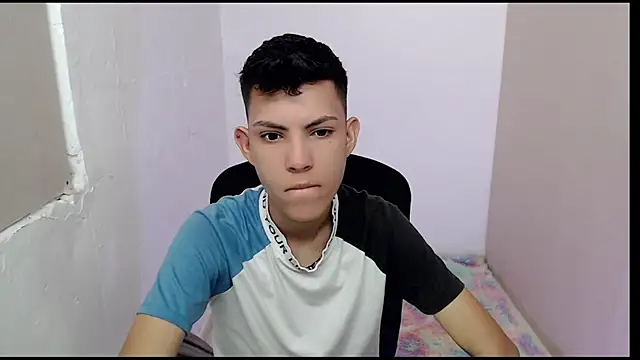 Snapshot of Alexxx_lov chatting on 02.27.25 Alexxx lov online show from 02.27.25