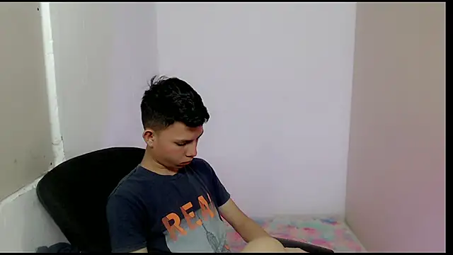 Snapshot of Alexxx_lov chatting on 03.07.25 Alexxx lov online show from 03.07.25