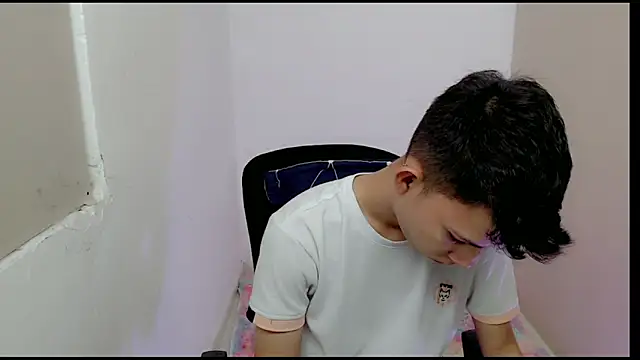 Snapshot of Alexxx_lov chatting on 03.10.25 Alexxx lov online show from 03.10.25