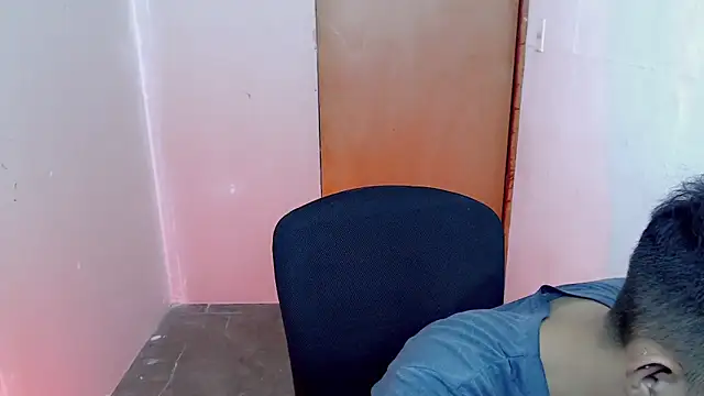 Snapshot of Alexxx_lov chatting on 09.11.25 Alexxx lov online show from 09.11.25