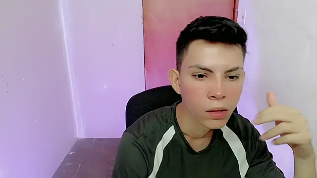 Snapshot of Alexxx_lov chatting on 09.13.25 Alexxx lov online show from 09.13.25