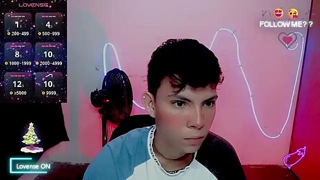 Snapshot of Alexxx_lov chatting on 12.20.25 Alexxx lov online show from 12.20.25