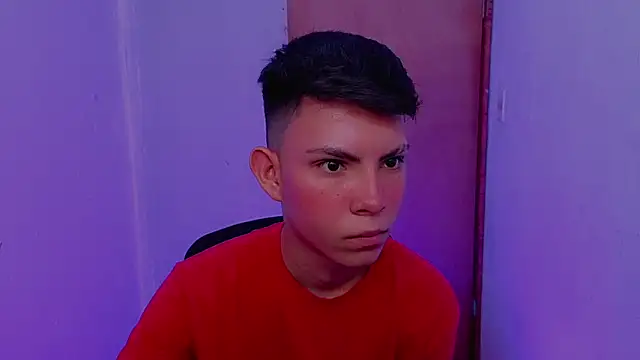 Snapshot of Alexxx_lov chatting on 02.14.26 Alexxx lov online show from 02.14.26