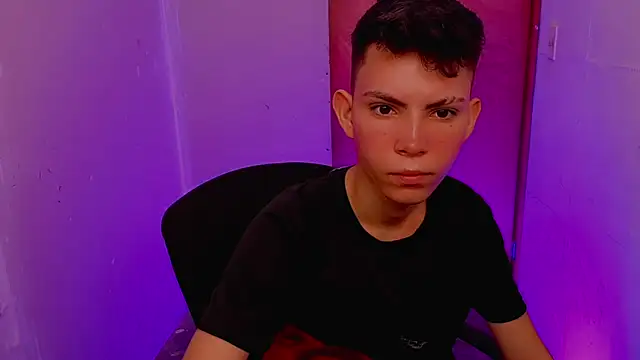 Snapshot of Alexxx_lov chatting on 02.17.26 Alexxx lov online show from 02.17.26