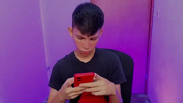 Snapshot of Alexxx_lov chatting on 02.25.26 Alexxx lov online show from 02.25.26