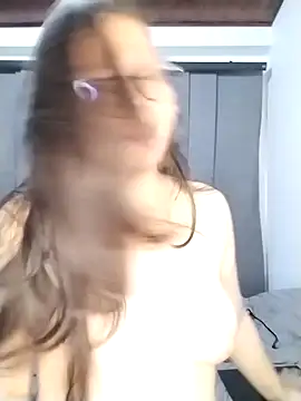 Vale Saenzz online show from 02.12.25