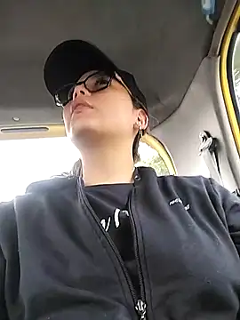 Vale Saenzz online show from 03.02.25