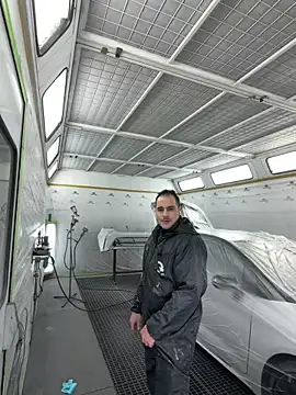 Snapshot of justeqqun chatting on 10.31.25 justeqqun online show from 10.31.25