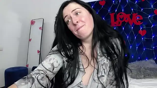 JacquelineElle online show from 02.15.25