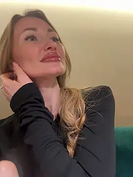 Snapshot of Sweet_Pussy2024 chatting on 02.15.25 Sweet Pussy2024 online show from 02.15.25