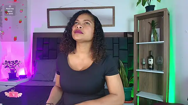 Snapshot of CamiilaReyes chatting on 04.10.26 CamiilaReyes online show from 04.10.26