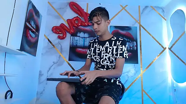 Snapshot of KING_STYLE2 chatting on 03.01.25 KING STYLE2 online show from 03.01.25