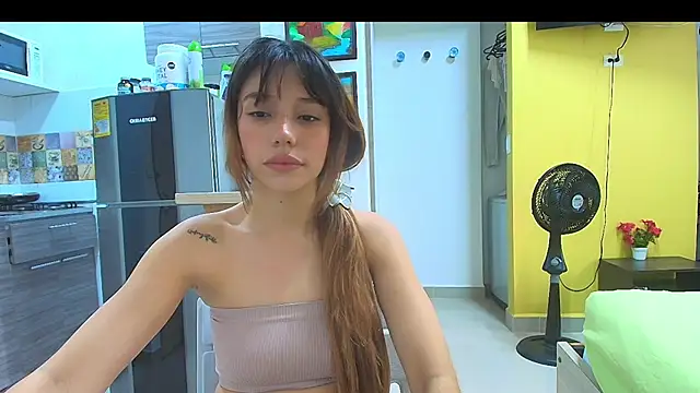 Snapshot of Alaiapink chatting on 07.20.26 Alaiapink online show from 07.20.26