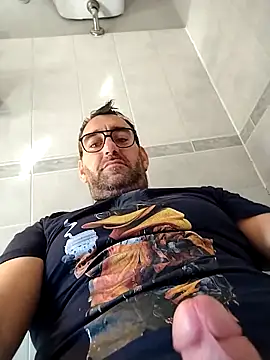 Snapshot of Hardasanut chatting on 10.13.25 Hardasanut online show from 10.13.25