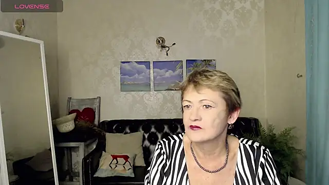 Snapshot of SexyGrandma_ chatting on 10.16.25 SexyGrandma  online show from 10.16.25