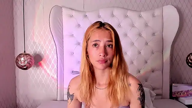 zoe taylorr1 online show from 03.14.25