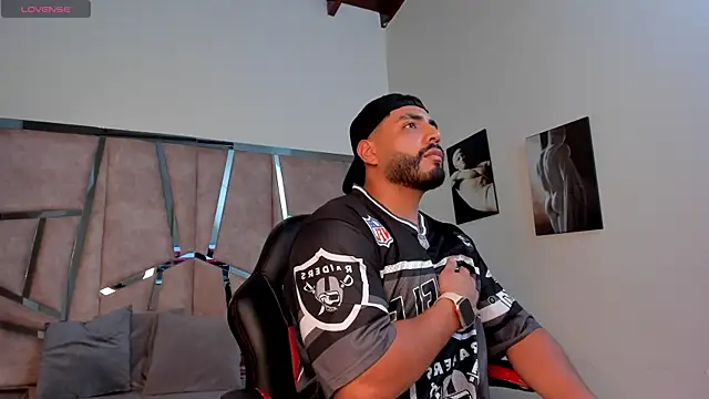 Snapshot of LeandroRusso chatting on 01.28.25 LeandroRusso online show from 01.28.25