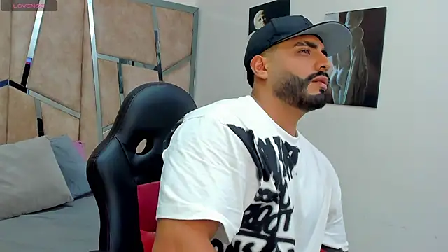 Snapshot of LeandroRusso chatting on 01.29.25 LeandroRusso online show from 01.29.25