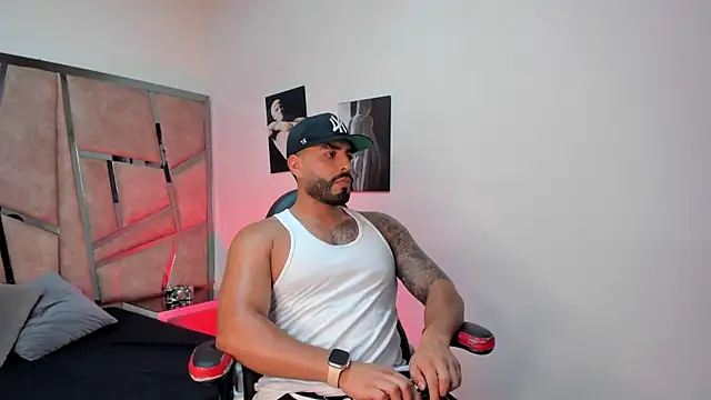 Snapshot of LeandroRusso chatting on 01.30.25 LeandroRusso online show from 01.30.25