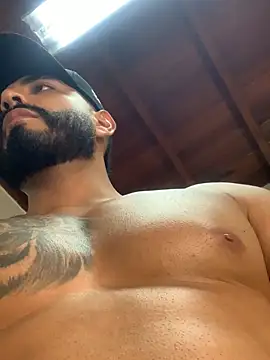 Snapshot of LeandroRusso chatting on 02.26.25 LeandroRusso online show from 02.26.25