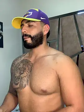 Snapshot of LeandroRusso chatting on 03.16.25 LeandroRusso online show from 03.16.25