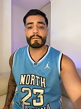 Snapshot of LeandroRusso chatting on 10.02.25 LeandroRusso online show from 10.02.25