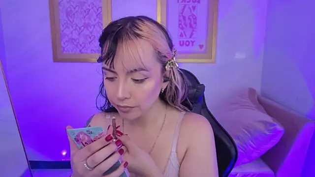 Hela v online show from 02.05.26