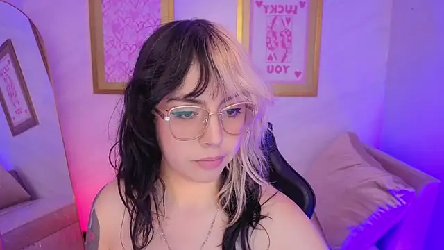 Hela v online show from 02.12.26