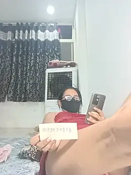 Snapshot of runi31 chatting on 06.19.26 runi31 online show from 06.19.26
