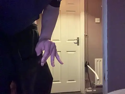 Snapshot of hunkiefend21 chatting on 02.25.25 hunkiefend21 online show from 02.25.25