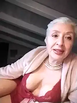 Snapshot of divinaerotica chatting on 02.21.25 divinaerotica online show from 02.21.25