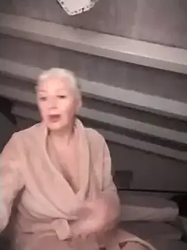 Snapshot of divinaerotica chatting on 03.17.25 divinaerotica online show from 03.17.25