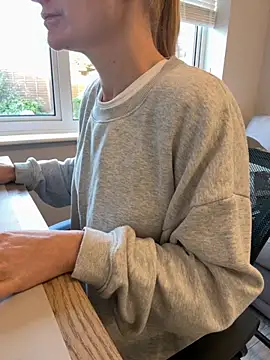 Snapshot of Phoebe_Lily chatting on 10.22.25 Phoebe Lily online show from 10.22.25