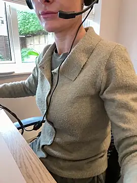 Snapshot of Phoebe_Lily chatting on 10.29.25 Phoebe Lily online show from 10.29.25