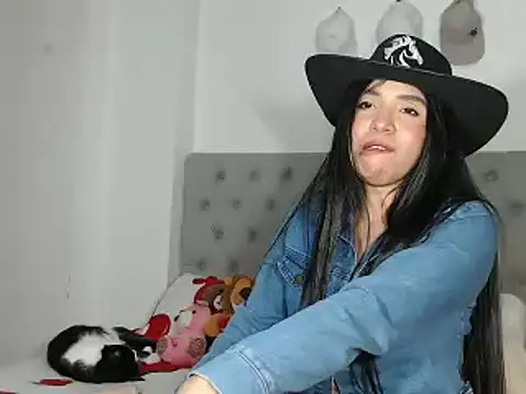 Snapshot of Antoneella_vz chatting on 02.13.25 Antoneella vz online show from 02.13.25