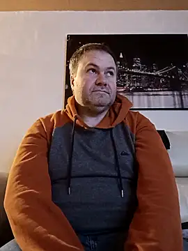 Snapshot of Pourleplasirs chatting on 02.19.25 Pourleplasirs online show from 02.19.25