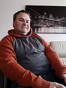 Snapshot of Pourleplasirs chatting on 03.09.25 Pourleplasirs online show from 03.09.25