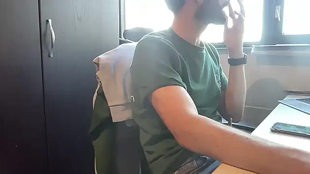 Snapshot of bullyboyy chatting on 01.27.25 bullyboyy online show from 01.27.25