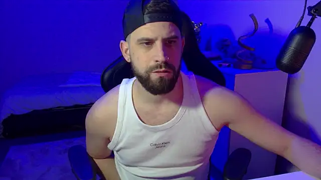 Snapshot of lucas_kazimm chatting on 02.11.25 lucas kazimm online show from 02.11.25