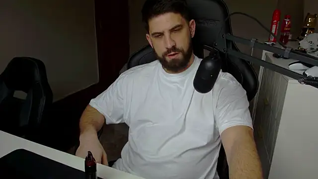 Snapshot of lucas_kazimm chatting on 02.15.25 lucas kazimm online show from 02.15.25