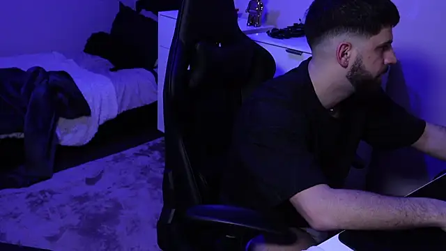 Snapshot of lucas_kazimm chatting on 02.21.25 lucas kazimm online show from 02.21.25