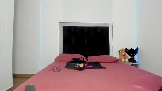 Snapshot of victoriacolin chatting on 02.07.26 victoriacolin online show from 02.07.26