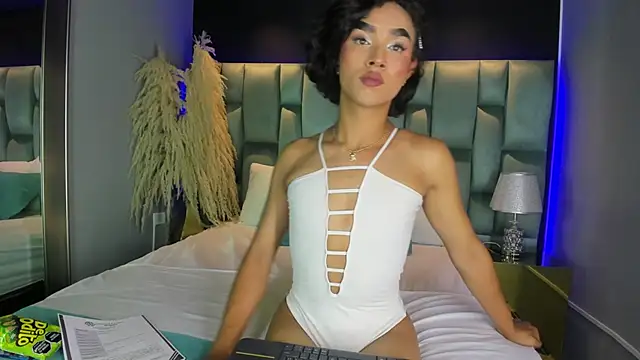 Snapshot of AliDiaz_ chatting on 02.05.25 AliDiaz online show from 02.05.25