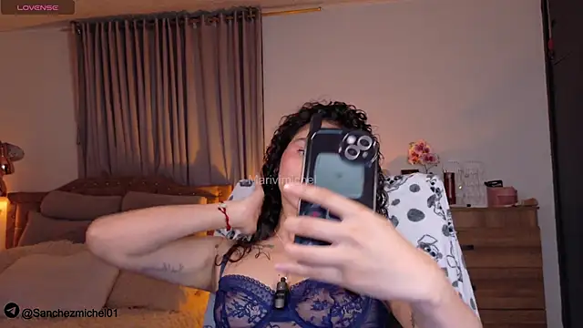 Marivimichel1 online show from 11.19.25