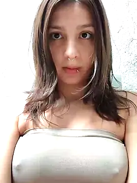 Snapshot of Maiden-Hot chatting on 04.24.26 Maiden-Hot online show from 04.24.26