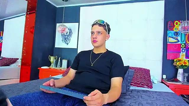 Snapshot of Thomas_May4rs chatting on 03.13.25 Thomas May4rs online show from 03.13.25