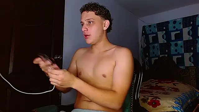 Snapshot of Thomas_May4rs chatting on 11.08.25 Thomas May4rs online show from 11.08.25