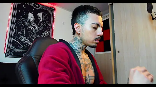 Snapshot of scockpion__ chatting on 02.14.25 scockpion online show from 02.14.25