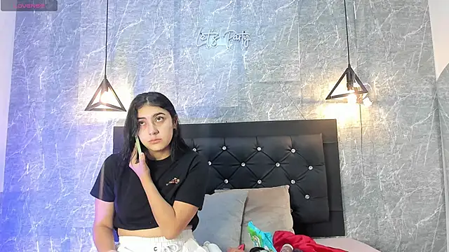 Snapshot of emberhodson chatting on 09.19.25 emberhodson online show from 09.19.25